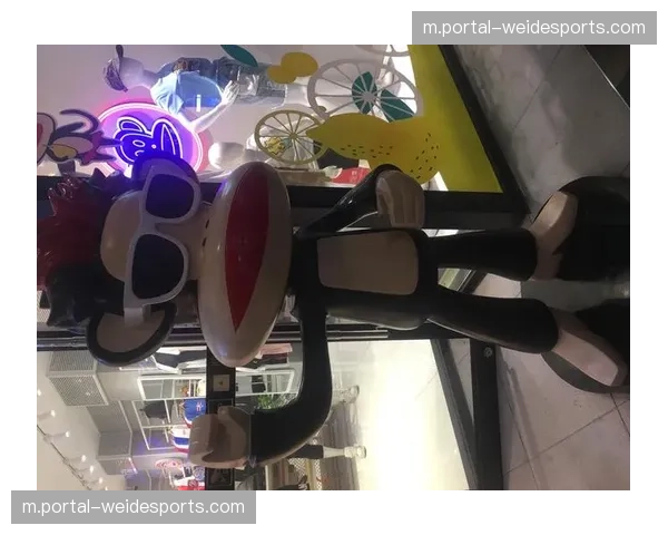 人工草与天然草混合场地 传控球队需适应技术变量 人工草与天然草混合场地 传控球队需适应技术变量